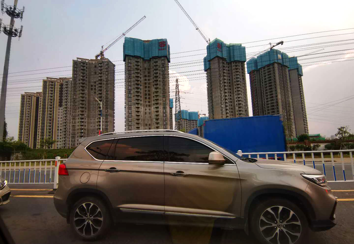 东莞雍景湾花园精装 工程项目首选瓷砖背胶